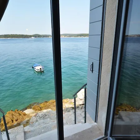 Seafront Oasis - With Sea View Apartmán