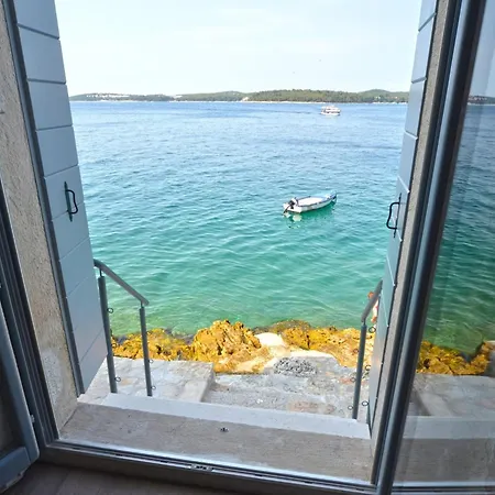 Seafront Oasis - With Sea View Apartman *